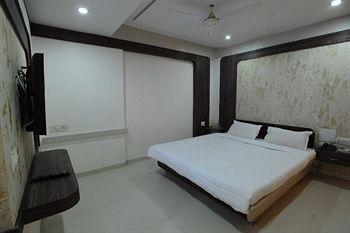 Jal Sagar Hotel Vadodara Eksteriør billede