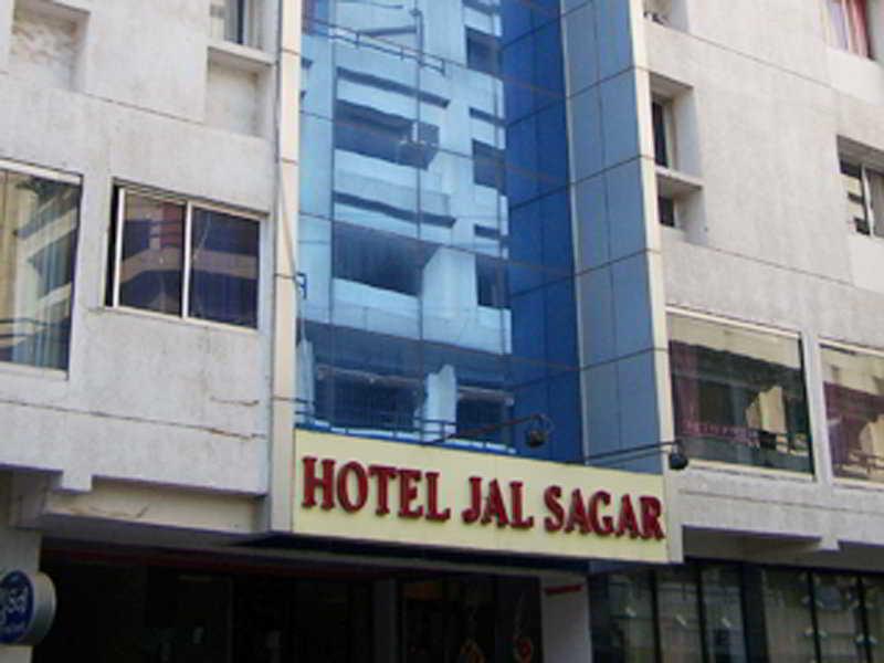 Jal Sagar Hotel Vadodara Eksteriør billede