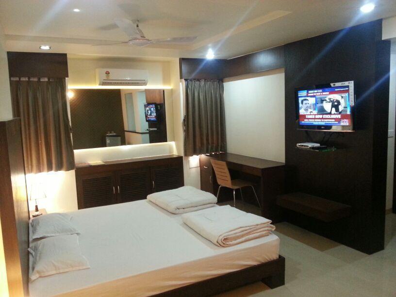 Jal Sagar Hotel Vadodara Eksteriør billede