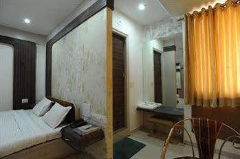 Jal Sagar Hotel Vadodara Eksteriør billede